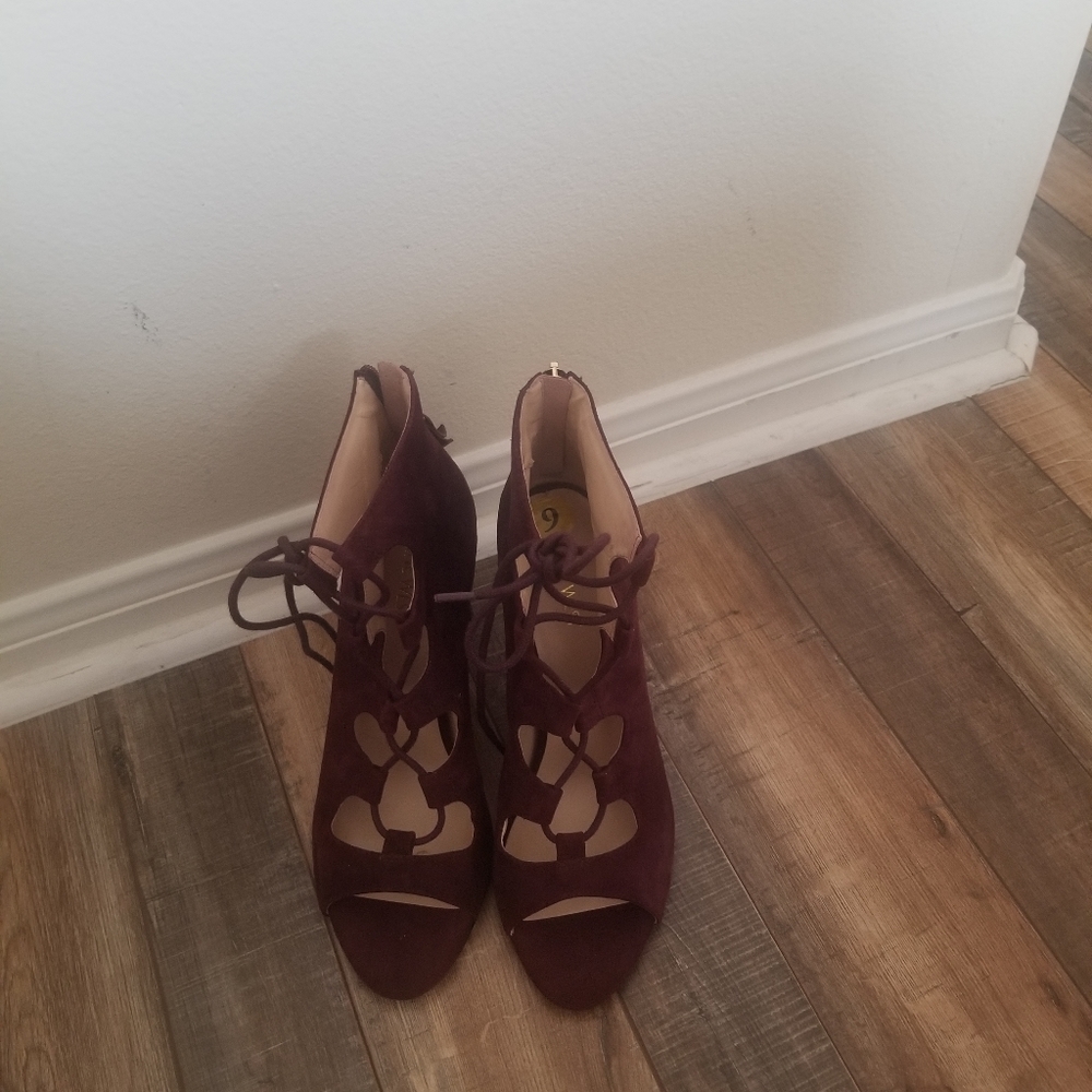 Nine west Suede Burgundy Lace Up booties size 9
